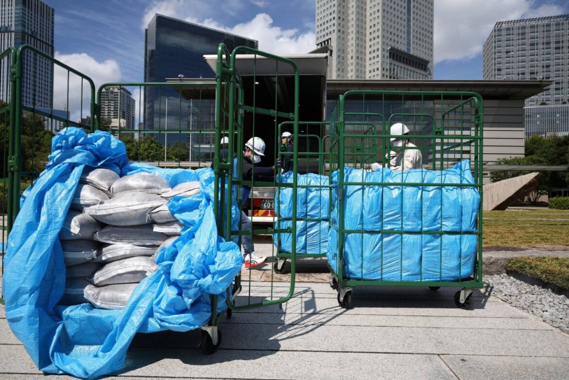 Fukushima soil delivered to Ishiba’s office for reuse Fukushima soil delivered to Ishiba's office for reuse