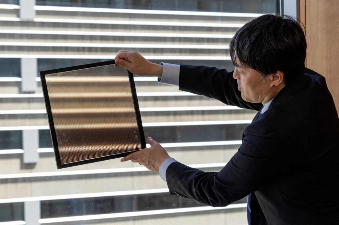 Japan sees bright future for ultra-thin, flexible solar panels Japan sees bright future for ultra-thin, flexible solar panels