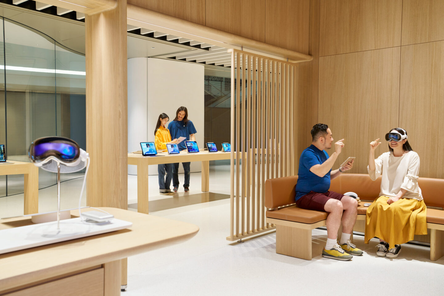 Apple Store Vision Pro demo, Osaka