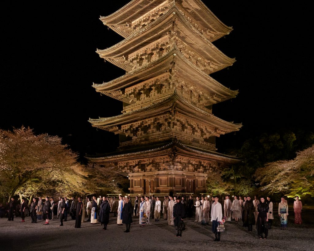 Models gather in front of Kyoto’s historic five-story To-ji Temple during Dior’s Fall 2025 runway show, blending contemporary fashion with Japan’s traditional architectural beauty.