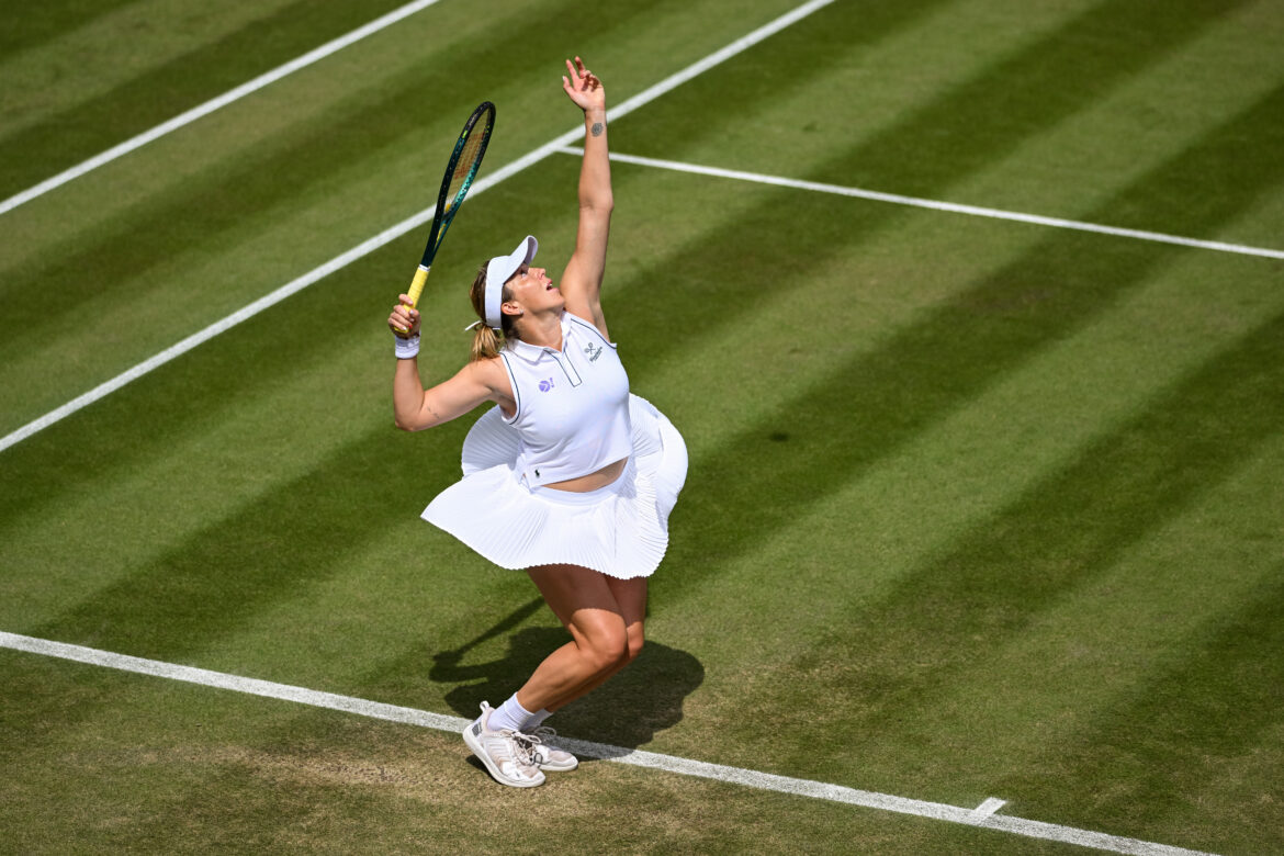 Pavlyuchenkova battles past Osaka in three sets to make Wimbledon last 16 Pavlyuchenkova battles past Osaka in three sets to make Wimbledon last 16