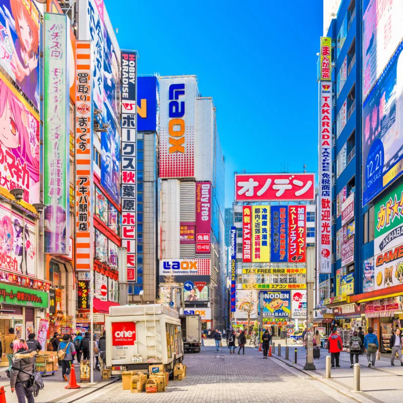 People-walking-in-the-historic-district-of-Akihabara-in-Tokyo