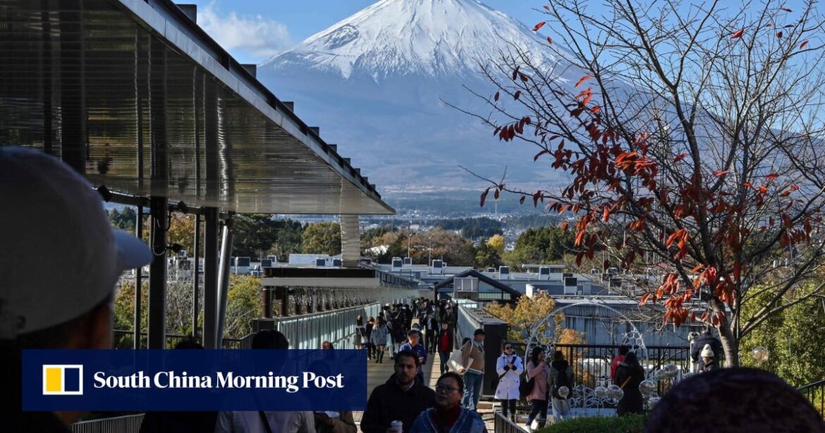 2 Americans rescued from Japan’s Mount Fuji prompt more calls for tougher rules 2 Americans rescued from Japan’s Mount Fuji prompt more calls for tougher rules