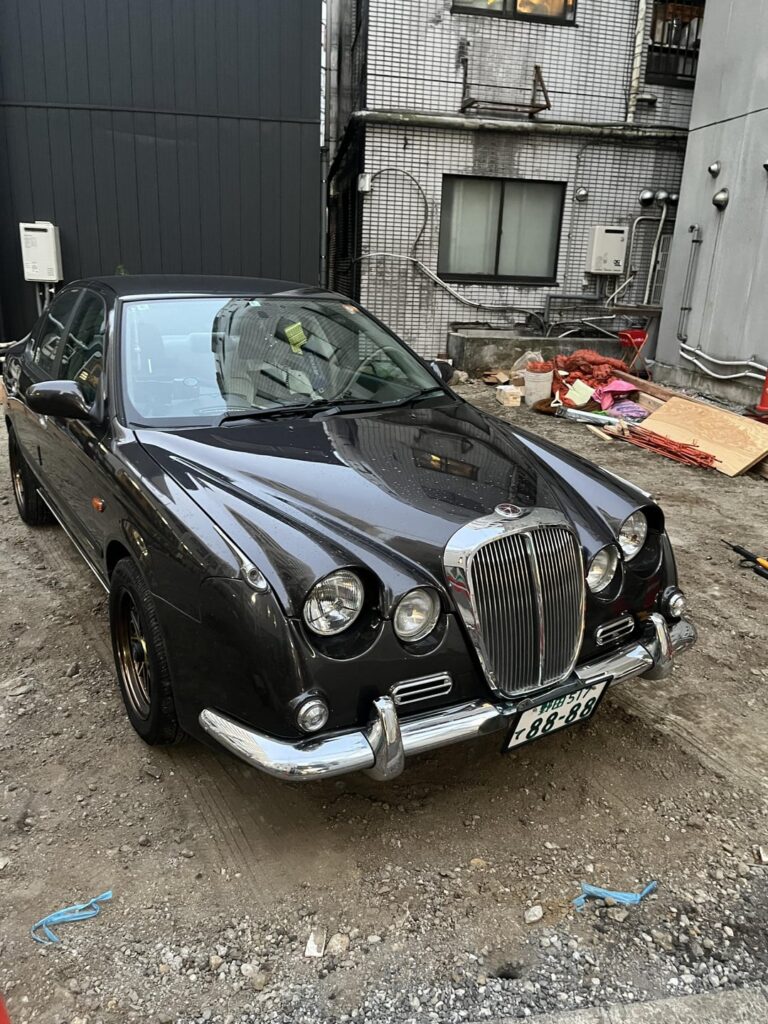 No idea what this is. saw it parked in an empty lot in Tokyo