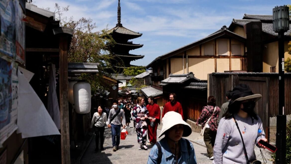 Insight 2025/2026 - Japan Tourism : Too Much or Not Enough?