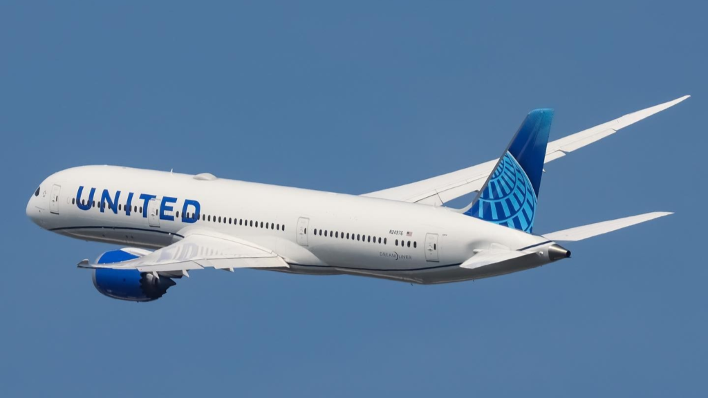 United Los Angeles to Tokyo Flight with 787 Makes Emergency Landing