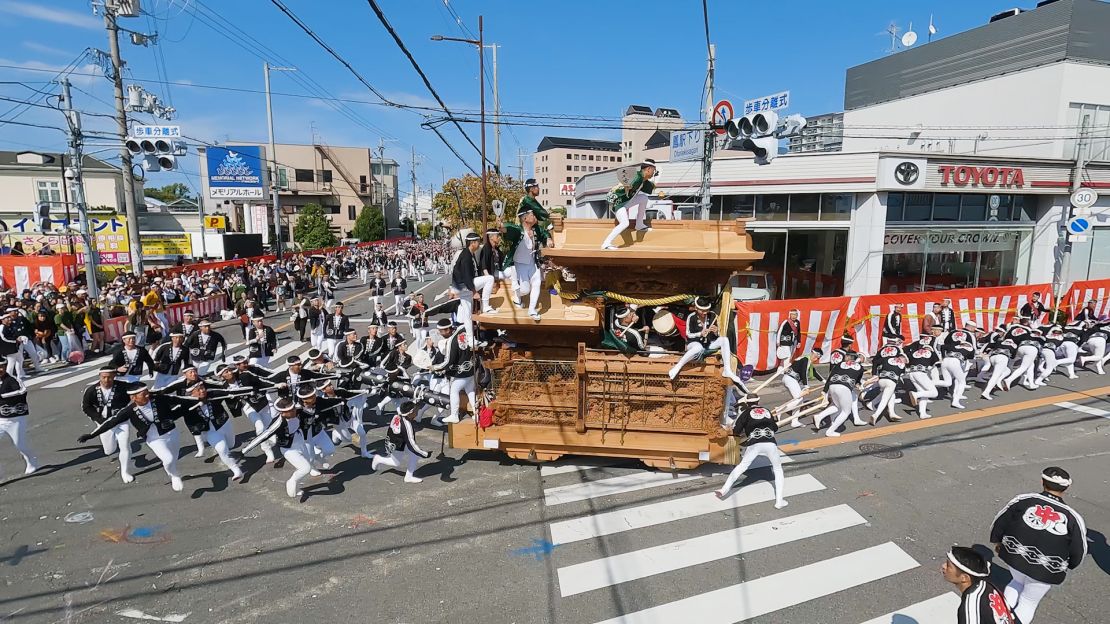 It takes around 350 people to pull a danjiri, organizers say.<strong> </strong>