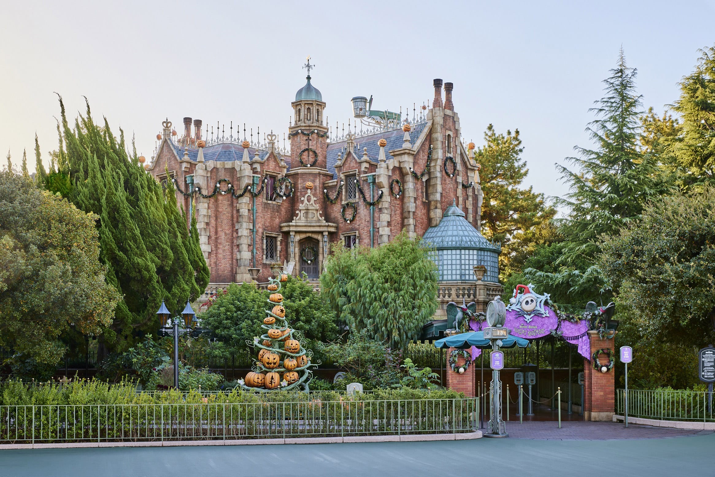 The Haunted Mansion at Tokyo Disney Resort decked out for Halloween 2025 with jack-o’-lanterns and spooky decorations.