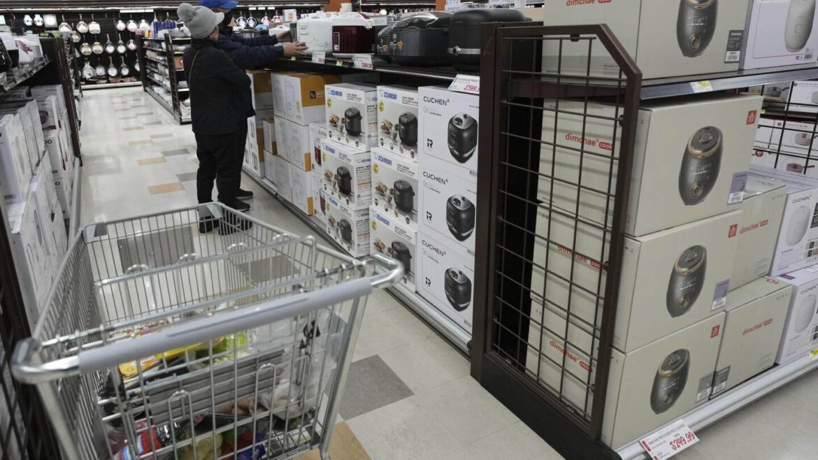 Trump announces more tariffs on Japan, South Korea, Malaysia, other nations