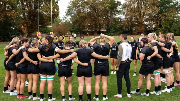 21 August 2025; Head coach Scott Bemand speaks to his players in a huddle during an Ireland Women's Rugby squad training session at Towcestrians Sports Club in Towcester, England. Photo by Harry Murphy/Sportsfile