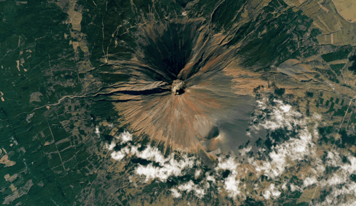 NASA Images Show a Bare Mt. Fuji, Once Again Without Snow NASA Images Show a Bare Mt. Fuji, Once Again Without Snow