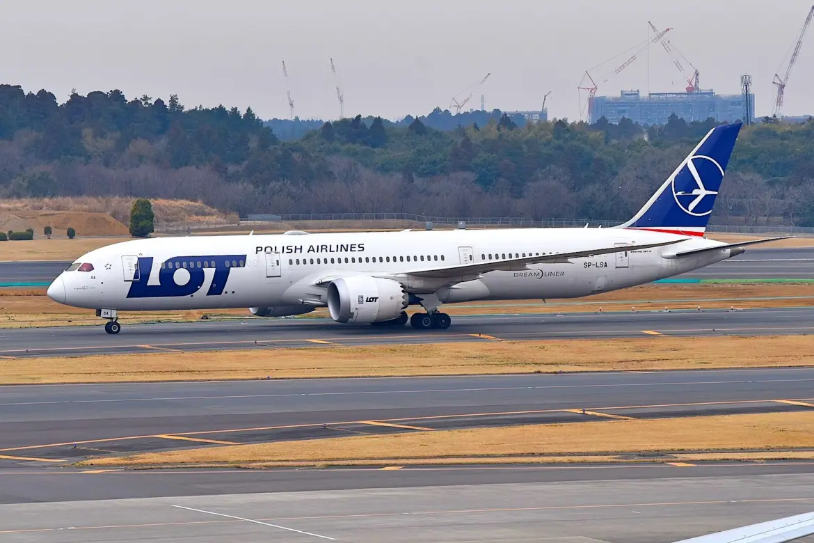 LOT Airlines Tokyo to Warsaw Flight with Boeing 787 Diverted to China LOT Airlines Tokyo to Warsaw Flight with Boeing 787 Diverted to China