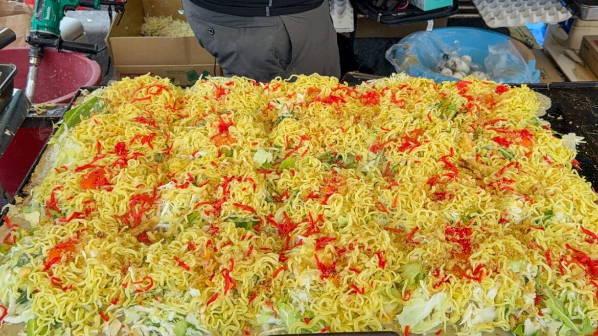 japanese street food - okonomiyaki お好み焼き