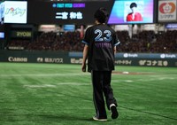 Kazunari Ninomiya is seen during his appearance for the ceremonial first pitch at Tokyo Dome on July 31, 2025. (Mainichi/Kenji Ikai)