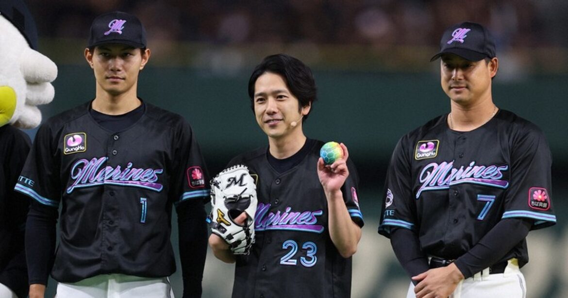 In Photos: Arashi member Ninomiya hurls ceremonial 1st pitch at Tokyo Dome In Photos: Arashi member Ninomiya hurls ceremonial 1st pitch at Tokyo Dome