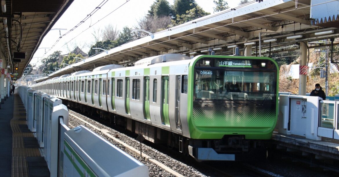 JR East gets OK to raise fares for Yamanote, other lines in March JR East gets OK to raise fares for Yamanote, other lines in March