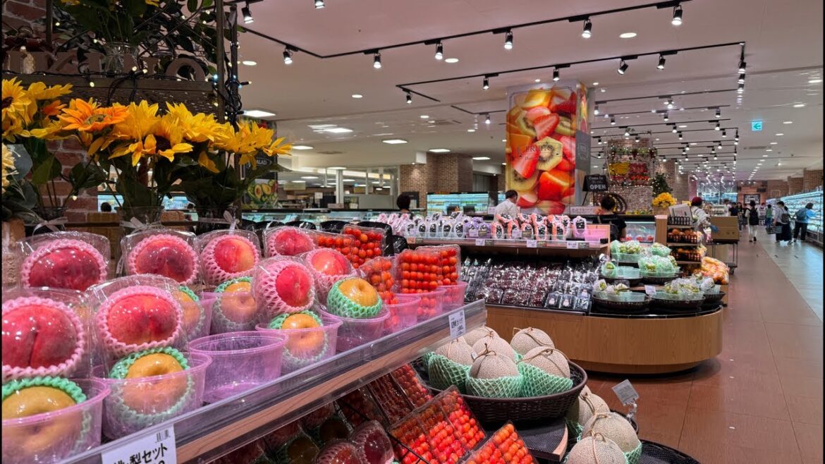 Live from Sapporo - go grocery shopping with me! 🍑🇯🇵