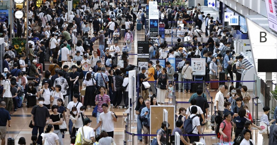 Japan summer holiday travel rush underway as trains, flights full Japan summer holiday travel rush underway as trains, flights full