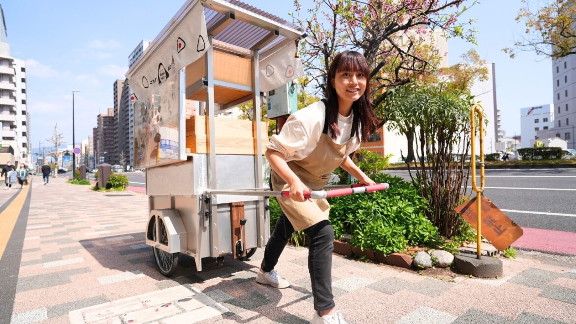 Beautiful Onigiri Rice Ball Master Selling from a 150kg Handcart
