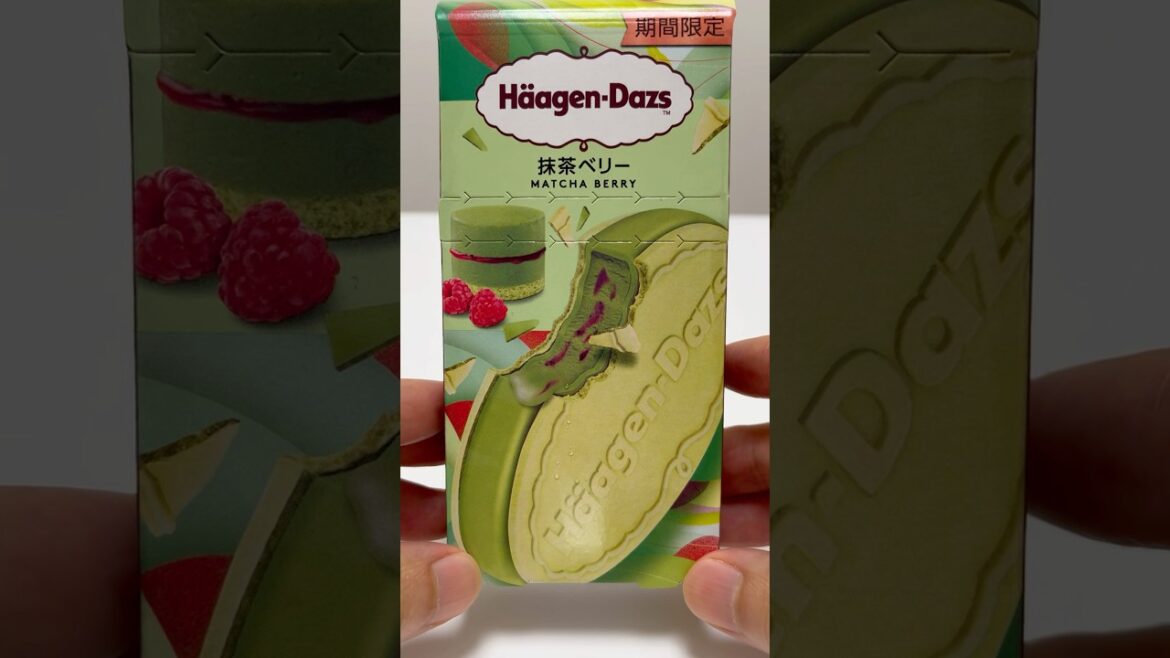 Crispy Sandowich Matcha Berry Haagen-Dazs Ice Cream #shorts Crispy Sandowich Matcha Berry Haagen-Dazs Ice Cream #shorts