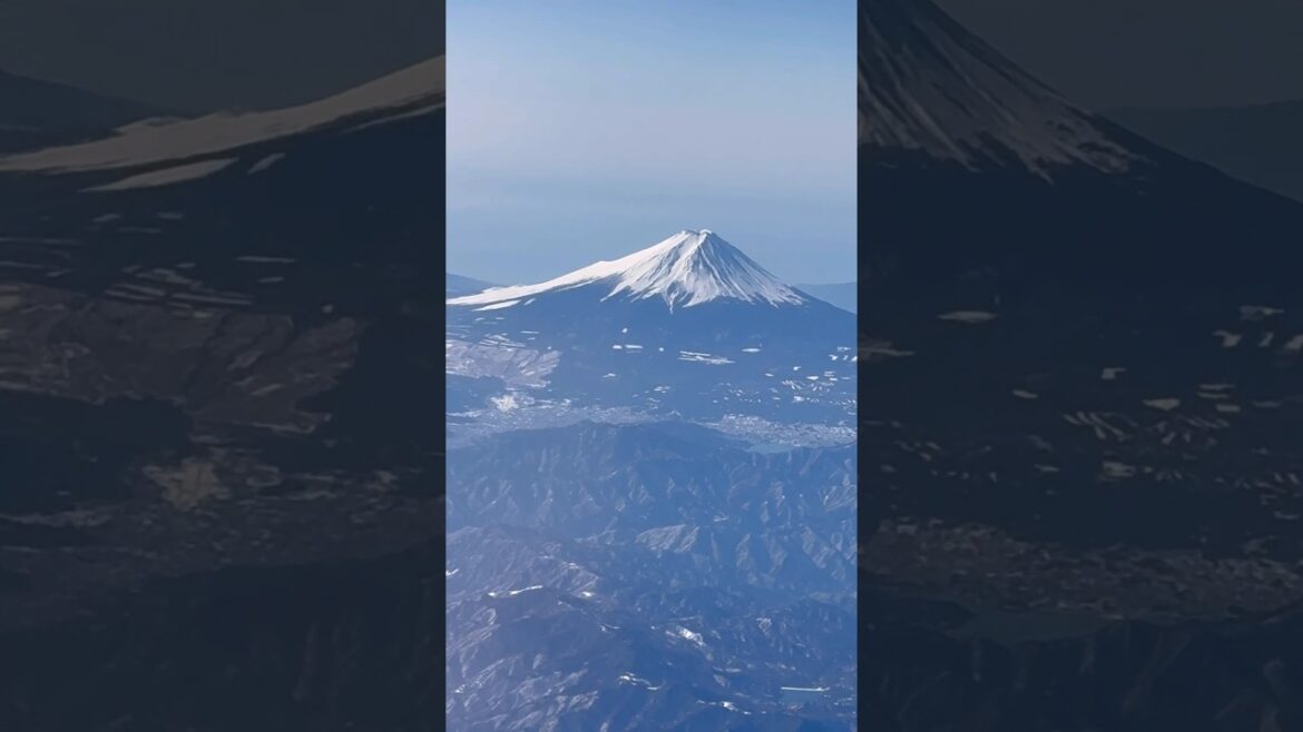 Mount Fuji seen from above #shorts #travel #aviation #airplanes #koreanair #japan #mountfuji