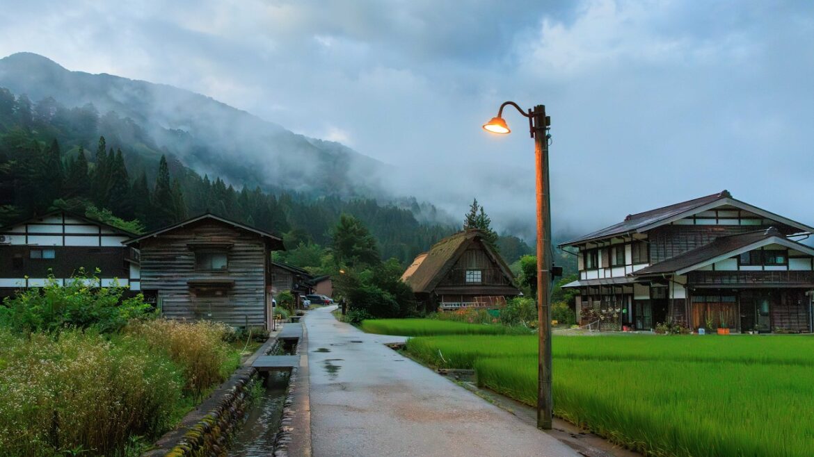 Shirakawa-go Morning Fog, Quiet Walk in Mountain Village | Gifu, Japan 4K Dawn