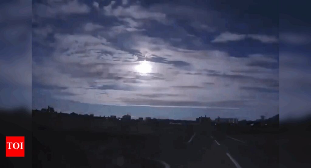 Huge and bright fireball burns over Japan; turns the night sky into daylight; watch |