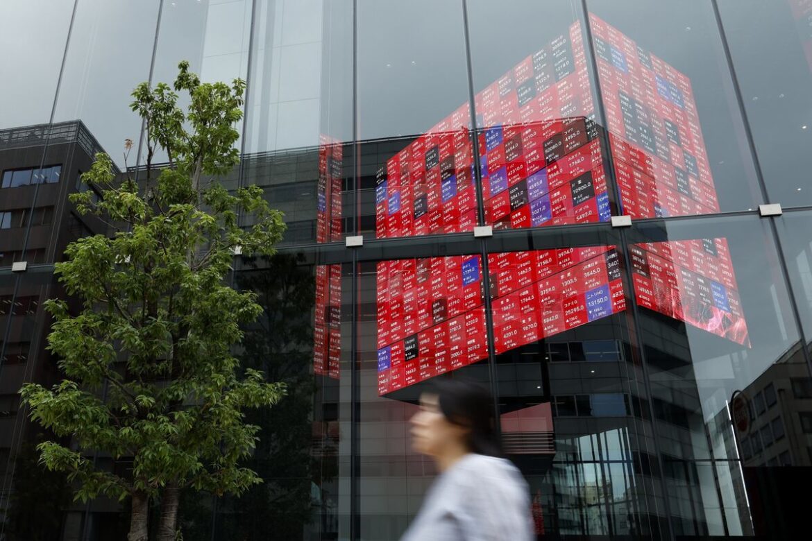 Foreigners Buy Most Japan Shares in 11 Years as More Demand Seen Foreigners Buy Most Japan Shares in 11 Years as More Demand Seen
