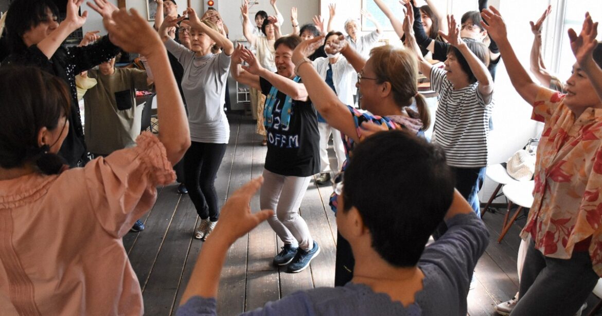 ‘You should be dancing’: People flock to Osaka’s ‘Senior Disco’ events 'You should be dancing': People flock to Osaka's 'Senior Disco' events