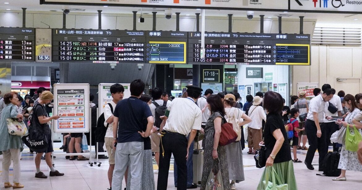 Japan bullet train makes emergency stop, services halted for 3 hrs Japan bullet train makes emergency stop, services halted for 3 hrs