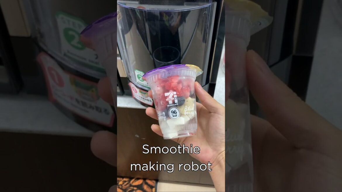 Smoothie-making robot at 7 Eleven in Japan pt.2 ┃japan trip┃japan travel