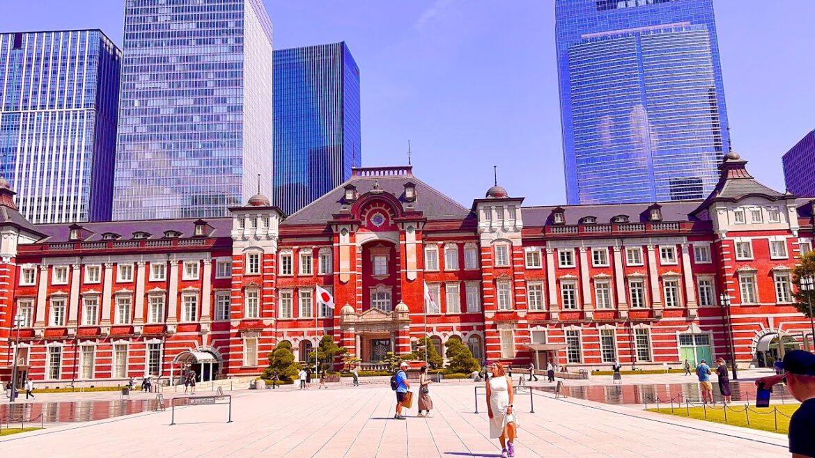 [4K] Walking Tour around The Imperial Palace Outer Garden / Marunouchi / Yurakucho & Ginza. Tokyo.