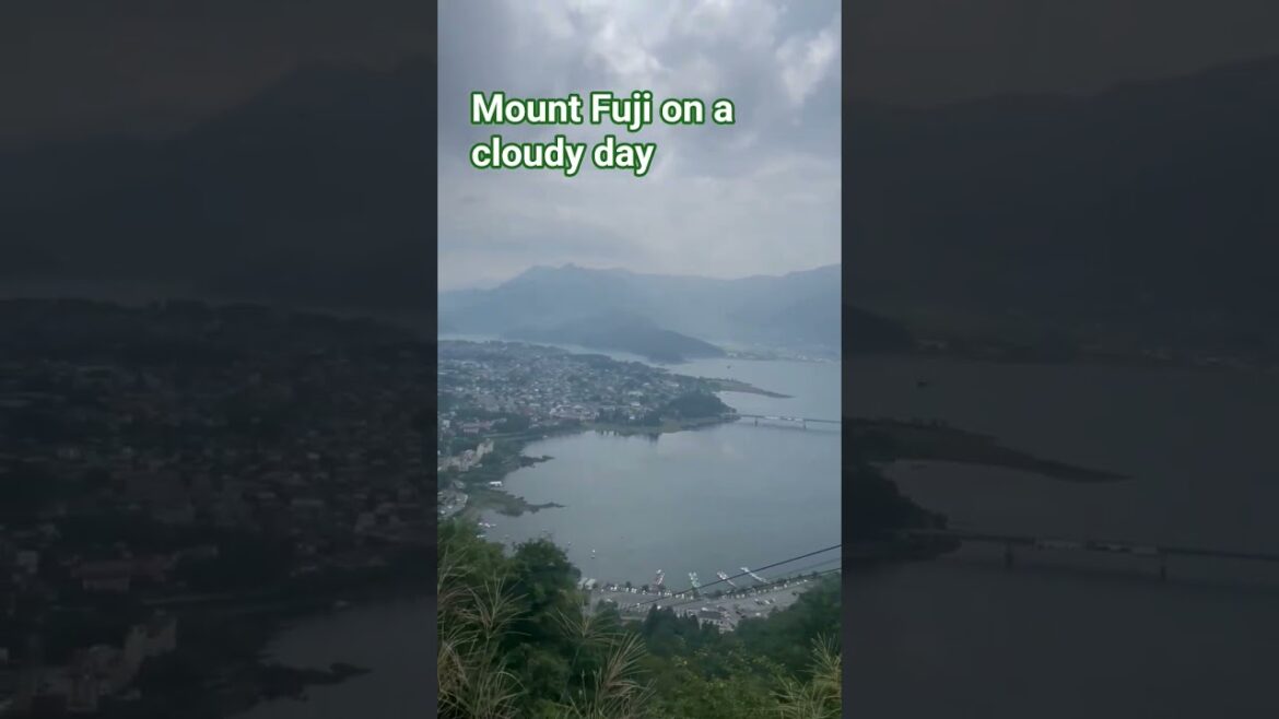 😍 Japan Travel in 30sec I Mount Fuji on a cloudy day l #shorts #mountfuji #japantravel