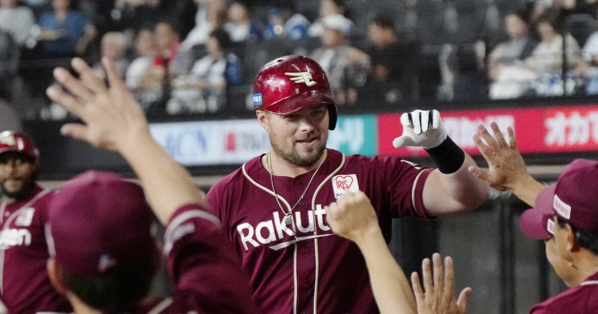 Baseball: Former Yankee Luke Voit homers, drives in 3 in Rakuten’s win Baseball: Former Yankee Luke Voit homers, drives in 3 in Rakuten's win