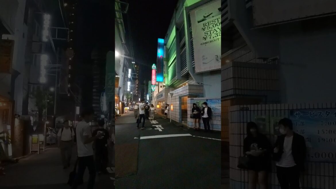 Negotiation with a beautiful girl with one eye patch #Shinjuku #OkuboPark