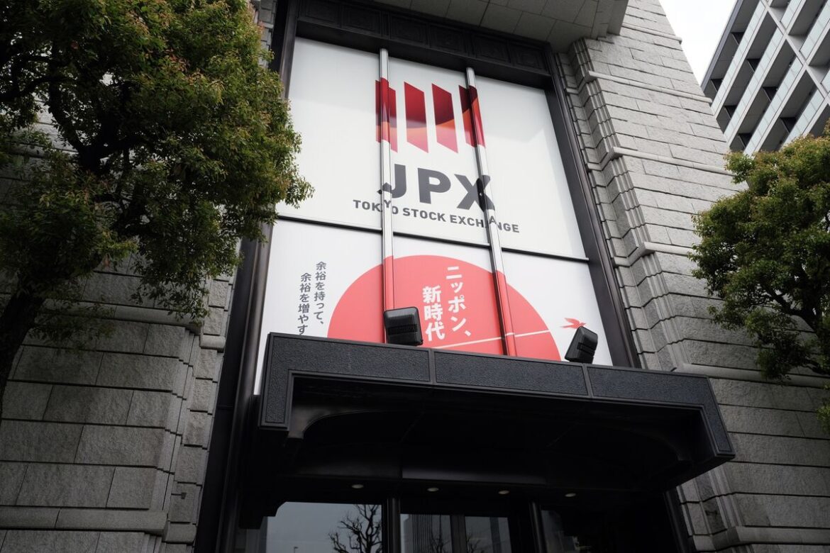 Tokyo Bourse Pressed for More Disclosure on Management Buyouts Tokyo Bourse Pressed for More Disclosure on Management Buyouts