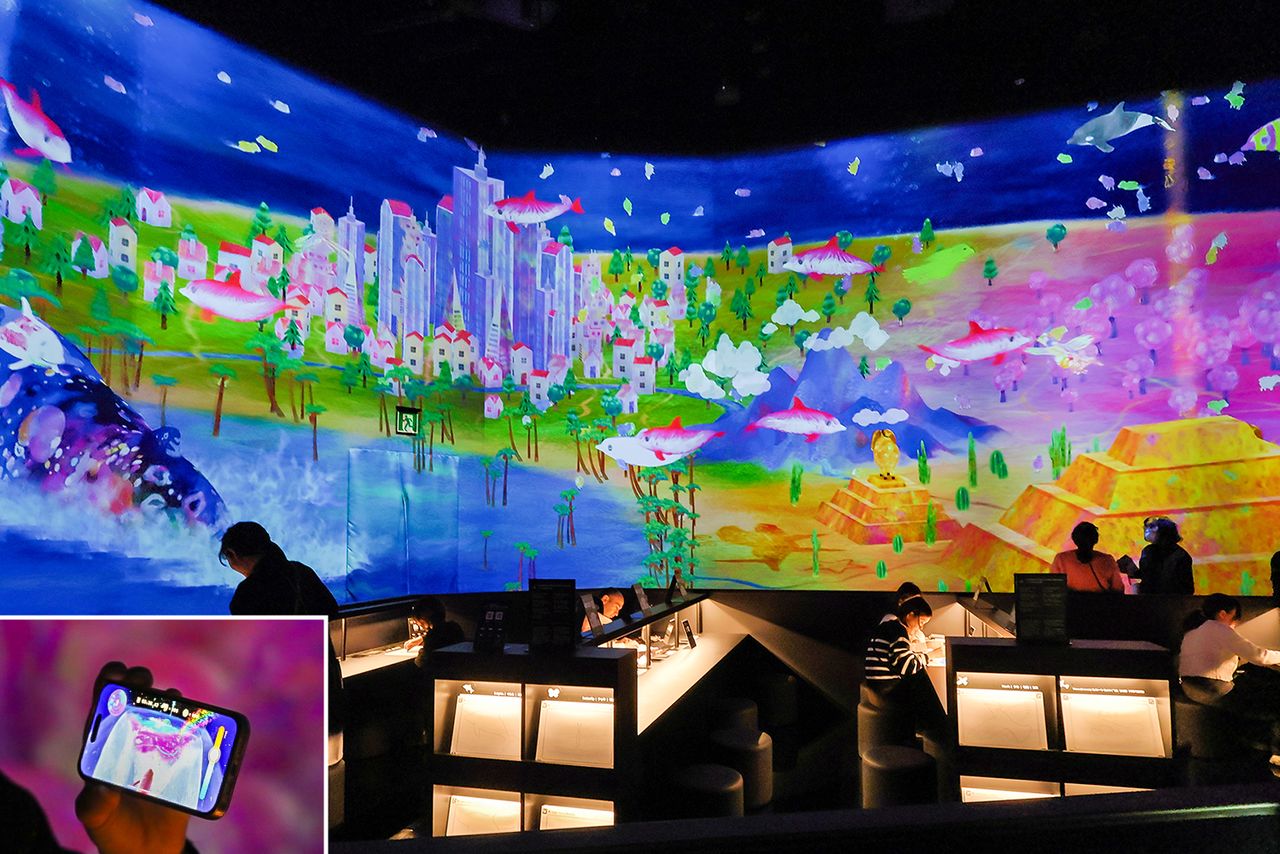 Drawings are brought to life as three-dimensional creatures that soar across walls, controllable via smartphone in “Sketch Umwelt World.” (© Nippon.com)