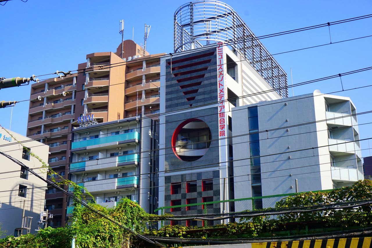 Tokyo’s architecture is, to put it mildly, wildly eclectic. (© Gianni Simone)