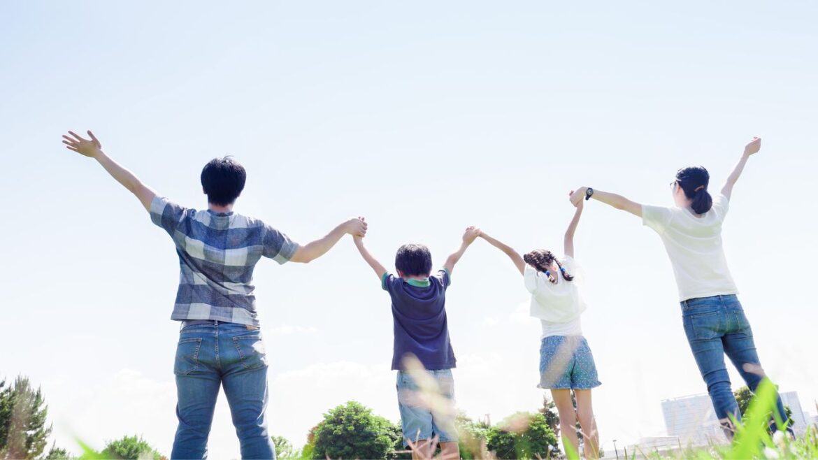 Japanese People in Their Twenties Show Decreasing Desire to Have Children Japanese People in Their Twenties Show Decreasing Desire to Have Children