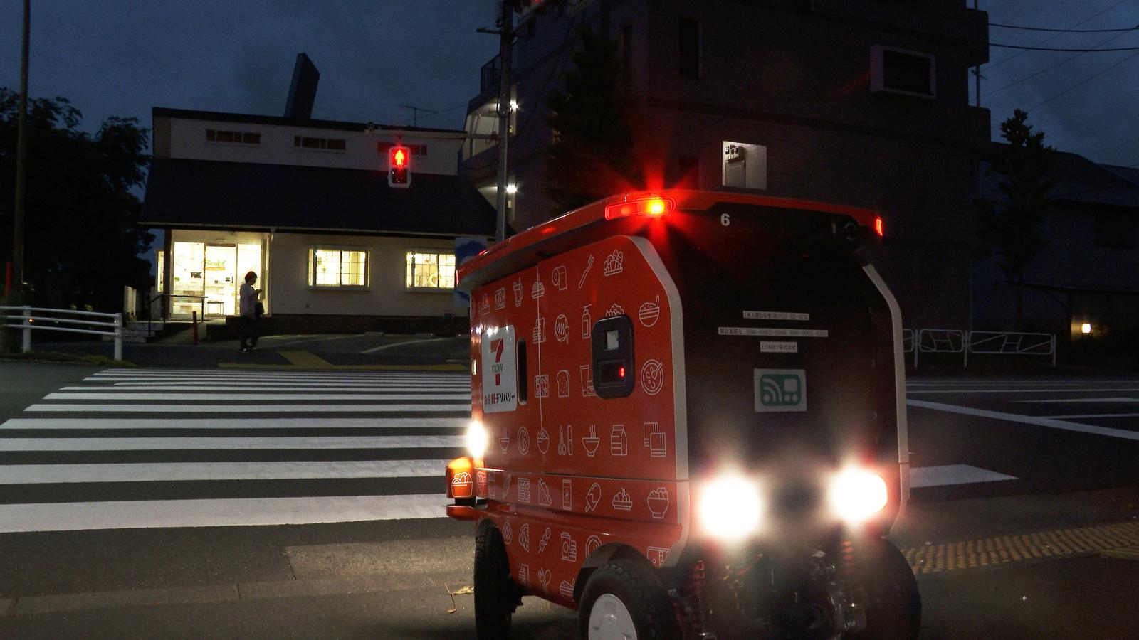 【（夜間）静止画】7NOW ロボット信号／横断歩道①.jpg