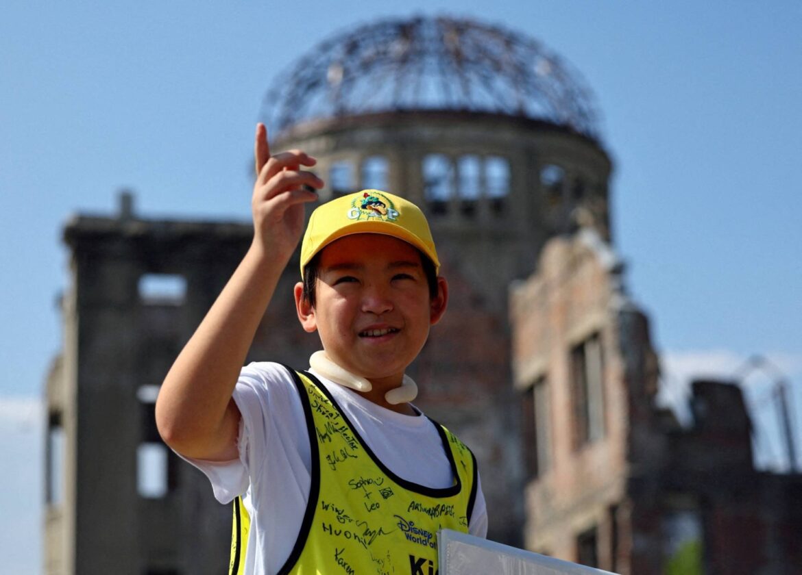 Hiroshima schoolboy keeps memories of war alive with guided tours in English Hiroshima schoolboy keeps memories of war alive with guided tours in English