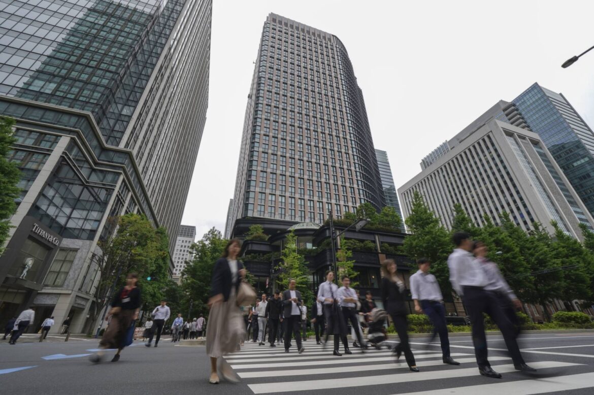 Major Japan firms set record with pay hikes above 5% for second year Major Japan firms set record with pay hikes above 5% for second year