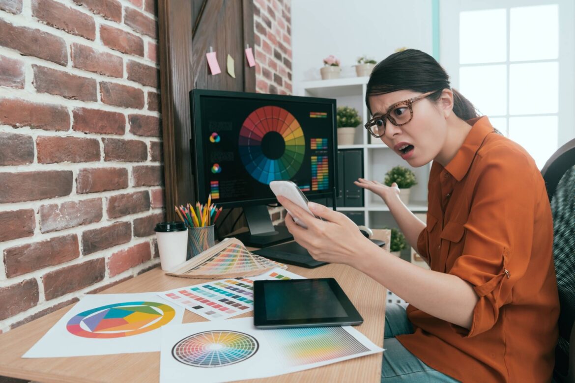 Expressing annoyance with work group chats in Japanese