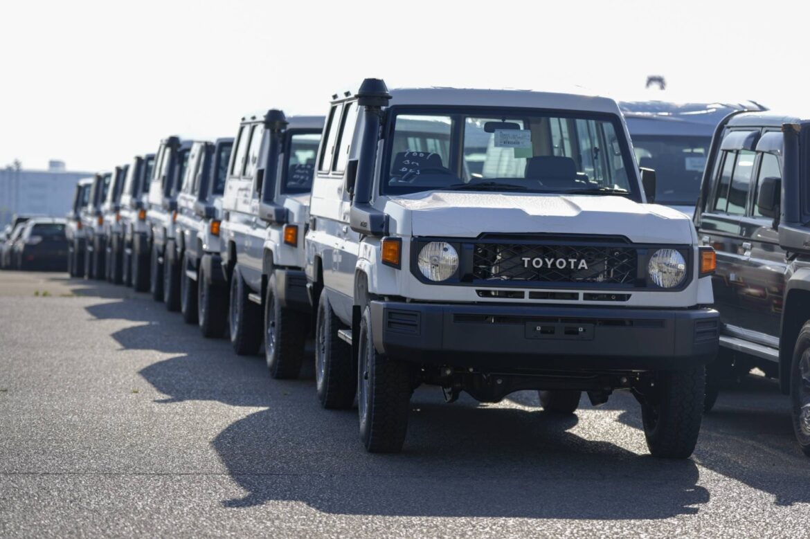 Listed Japan firms log 11% quarterly profit drop