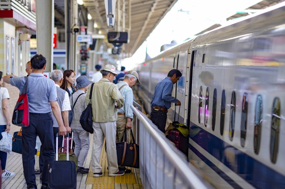 JR train demand strong during Bon holiday