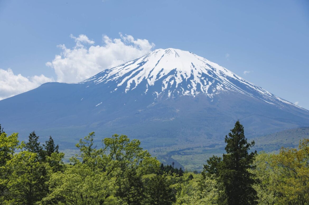 Japanese climber, 102, sets Mount Fuji record