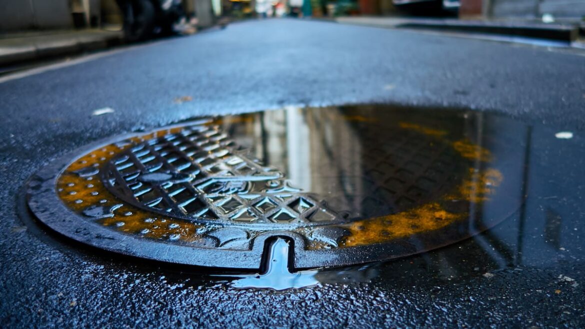 Four workers die in Japan manhole accident near Tokyo Four workers die in Japan manhole accident near Tokyo