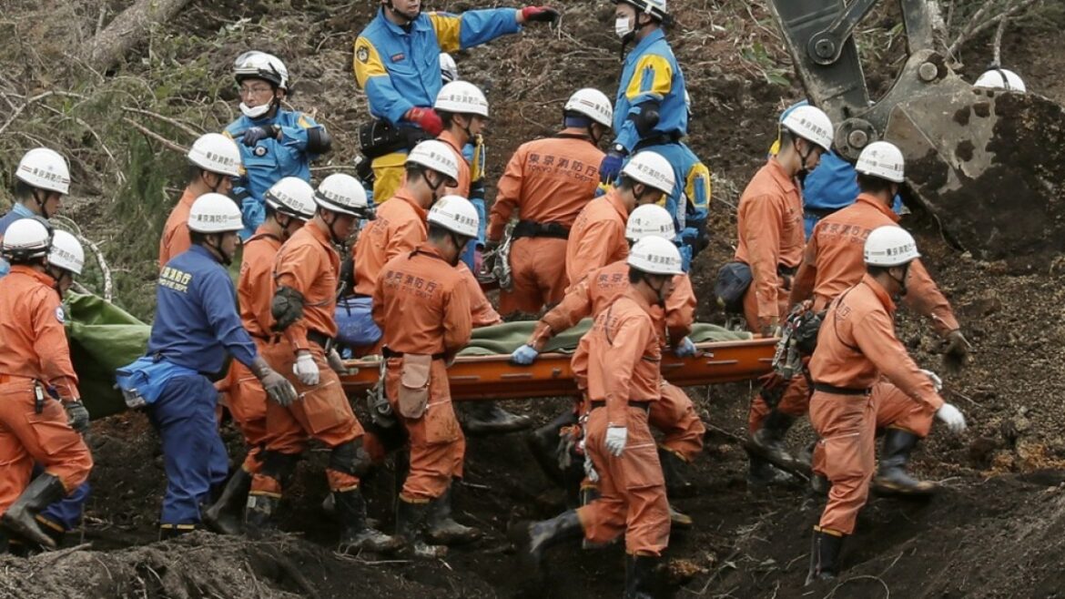 Four workers die after falling into a manhole in Japan | News