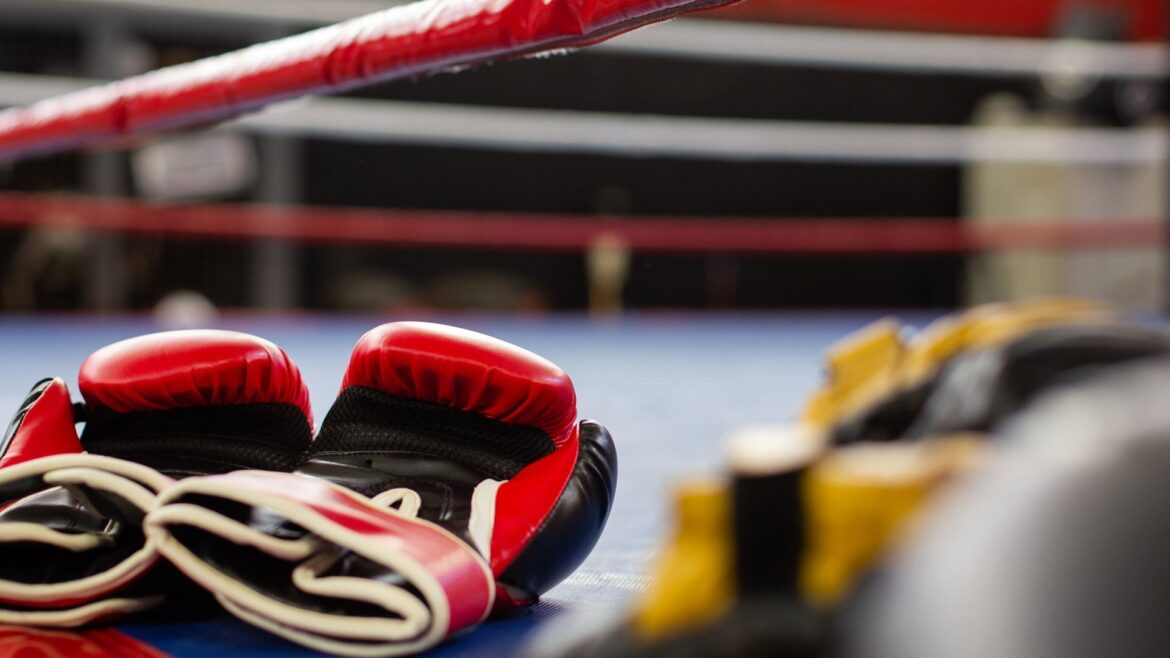 Two Japanese boxers die from brain injuries after separate same-day fights Two Japanese boxers die from brain injuries after separate same-day fights
