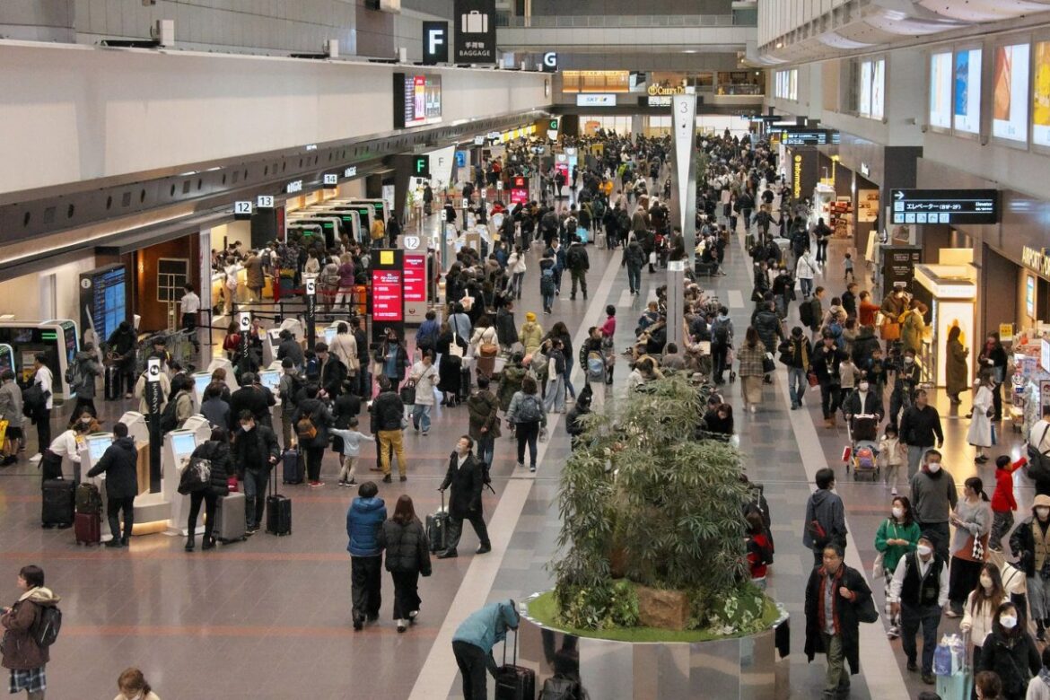 Japan sees record 3.43 million July foreign visitors